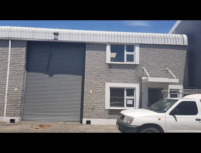 240M² FACTORY RENTED IN SAXENBURG PARK 1